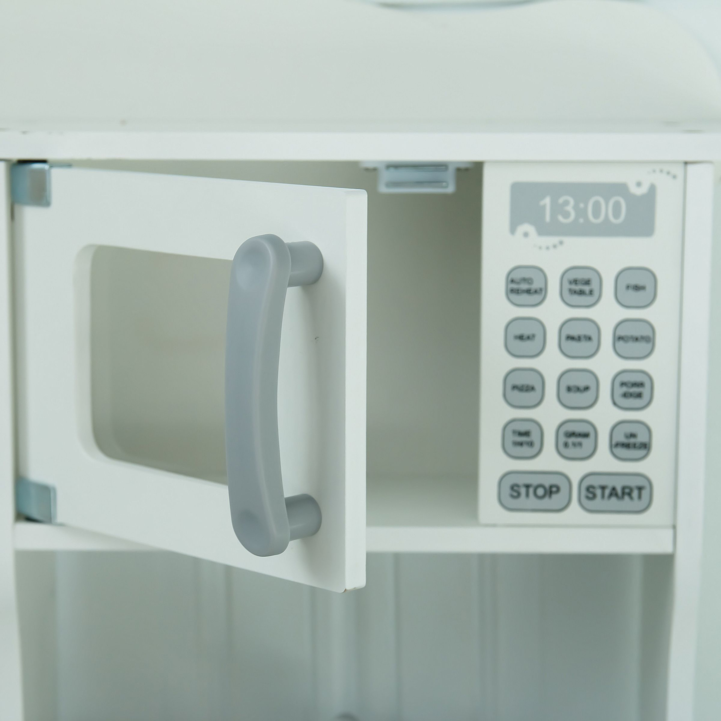 Дървена детска кухня с микровълнова печка