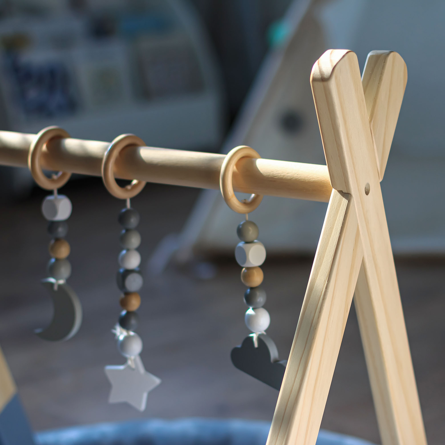 Baby Gym дървена образователна стойка - цвят сив