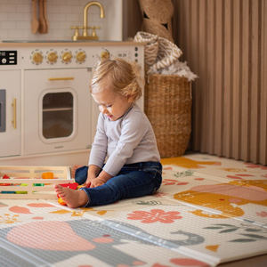 Двустранна сгъваема постелка от пяна 180 x 120 x 1cm - Екзотични слонове/нежно сиво