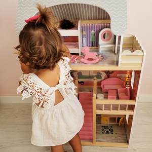 Голяма дървена 3-етажна къща за кукли с тераса, комплект мебели и LED осветление!