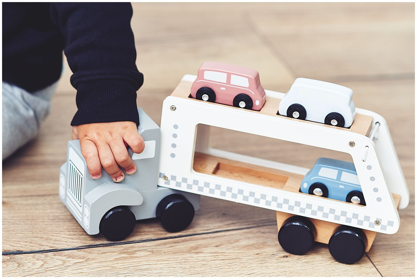 Дървен камион с ремарке с 4 автомобила