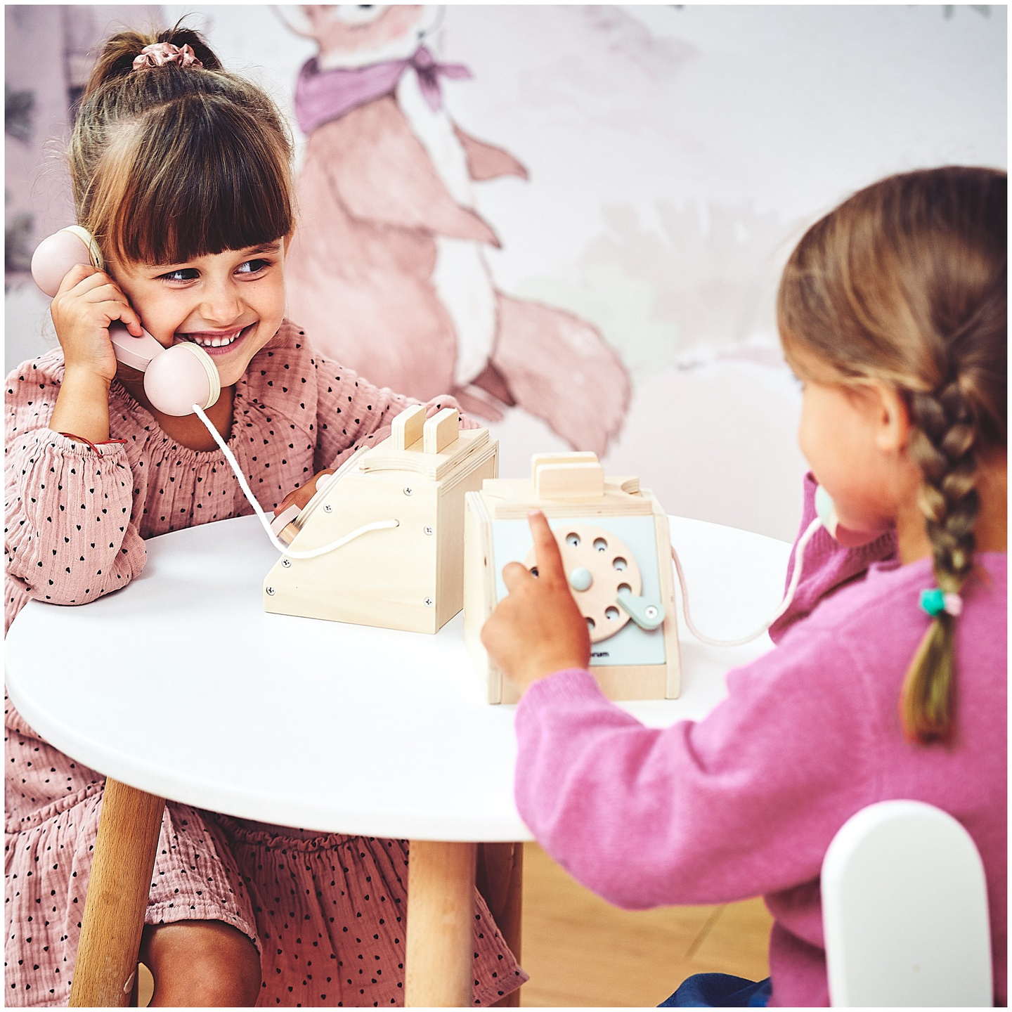 Ретро дървен телефон - пастелно розово