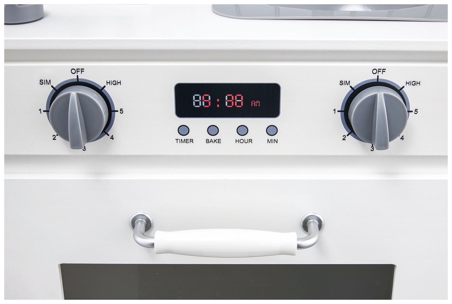 Бяла дървена кухня с престилка, аксесоари и LED лампа