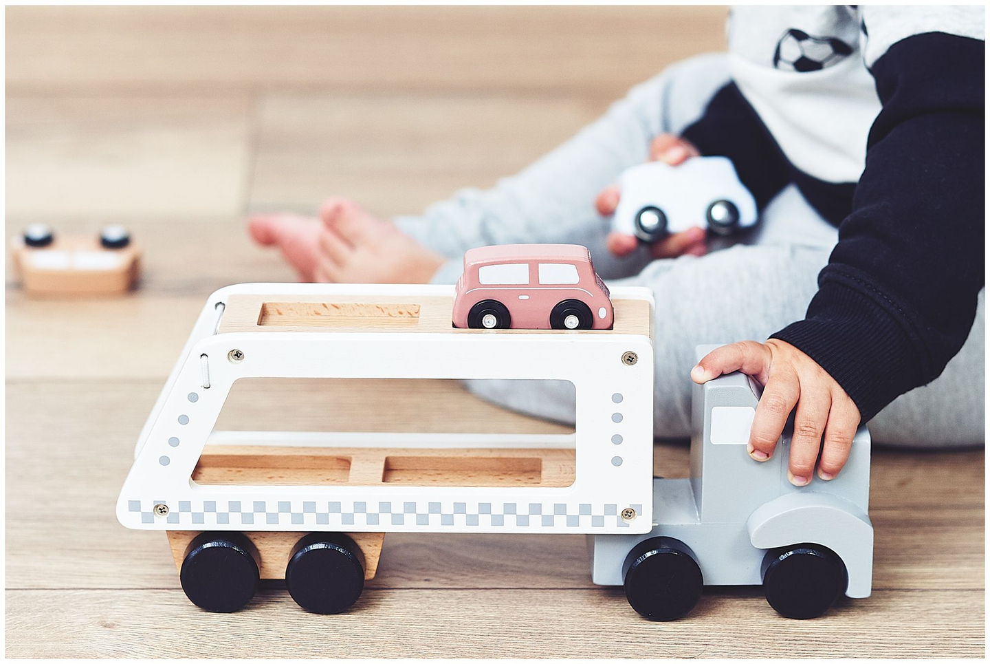 Дървен камион с ремарке с 4 автомобила