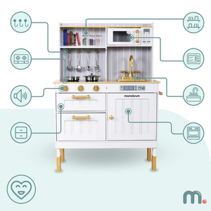 Дървена бяла кухня с аксесоари и престилка