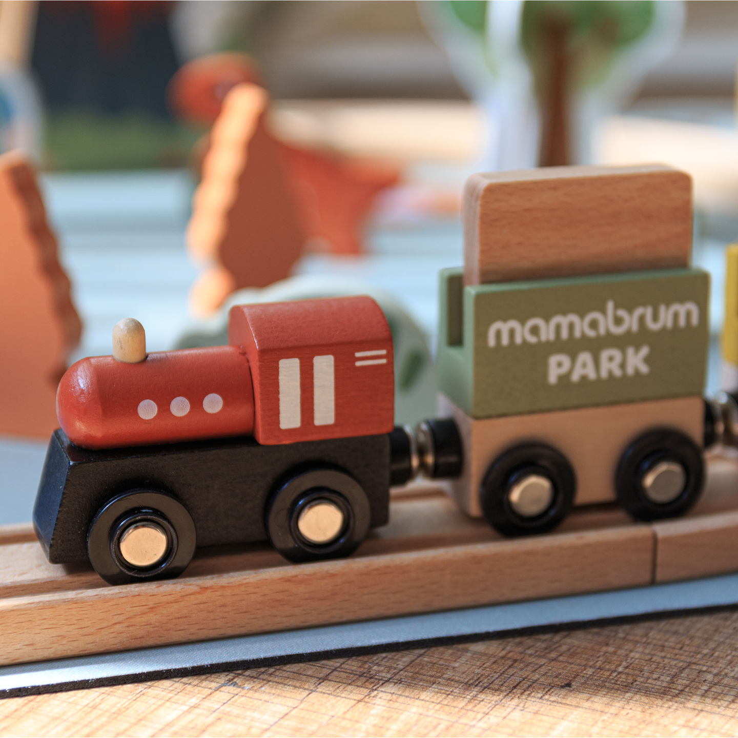 Дървено влакче Дино Парк с противоплъзгаща постелка - динозаври, влакче, релси, вулкан, камбана