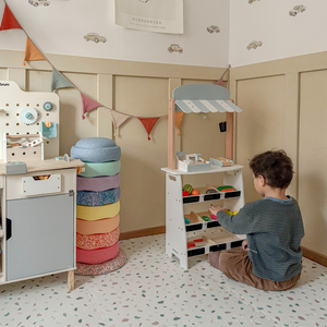 Магазин за зеленчуци - дървен щанд с щайги, касов апарат и терминал 