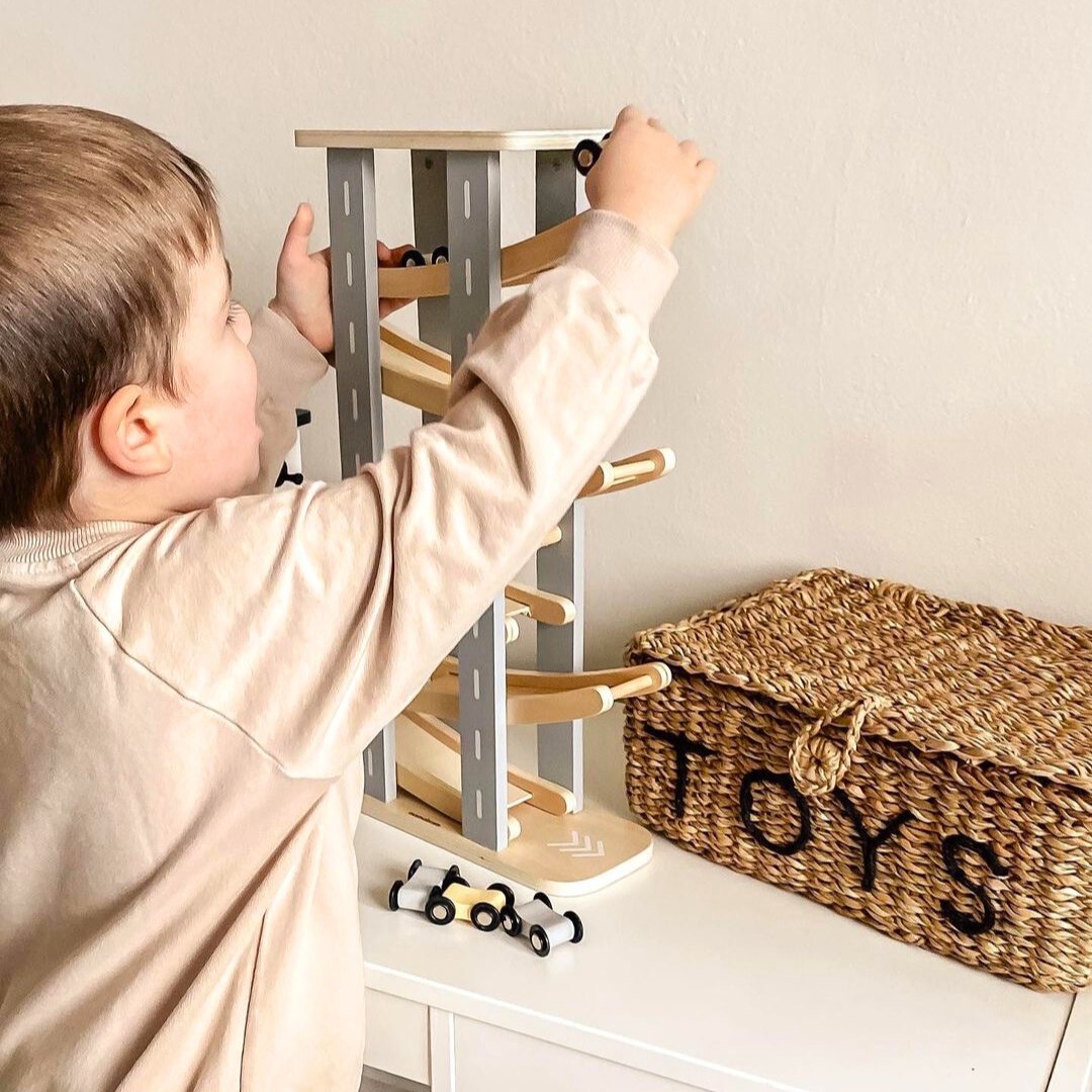 Дървена писта - пързалка за автомобили - 6 етажа