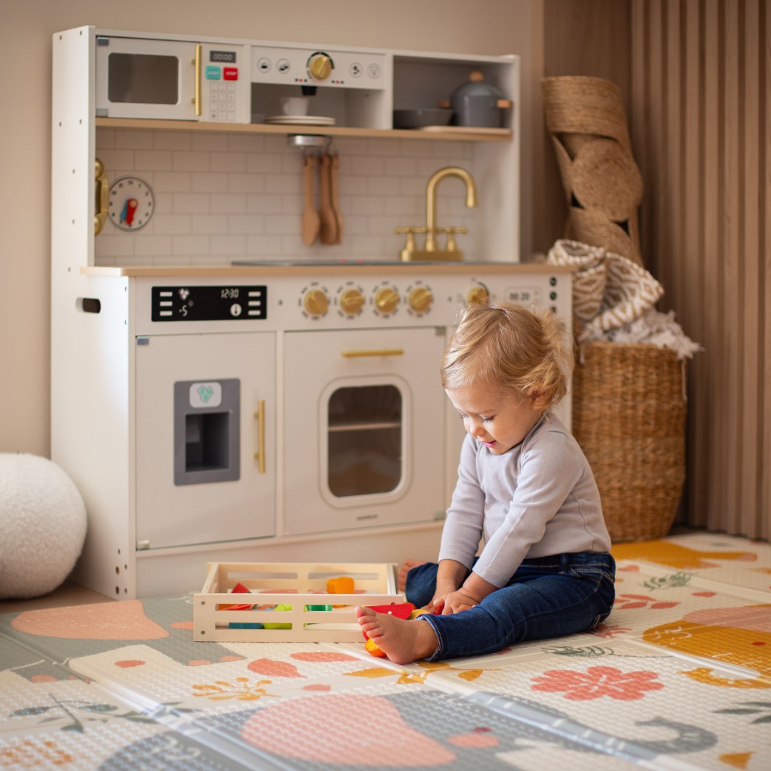 Интерактивна XXL дървена кухня с аксесоари и LED осветление - на две нива