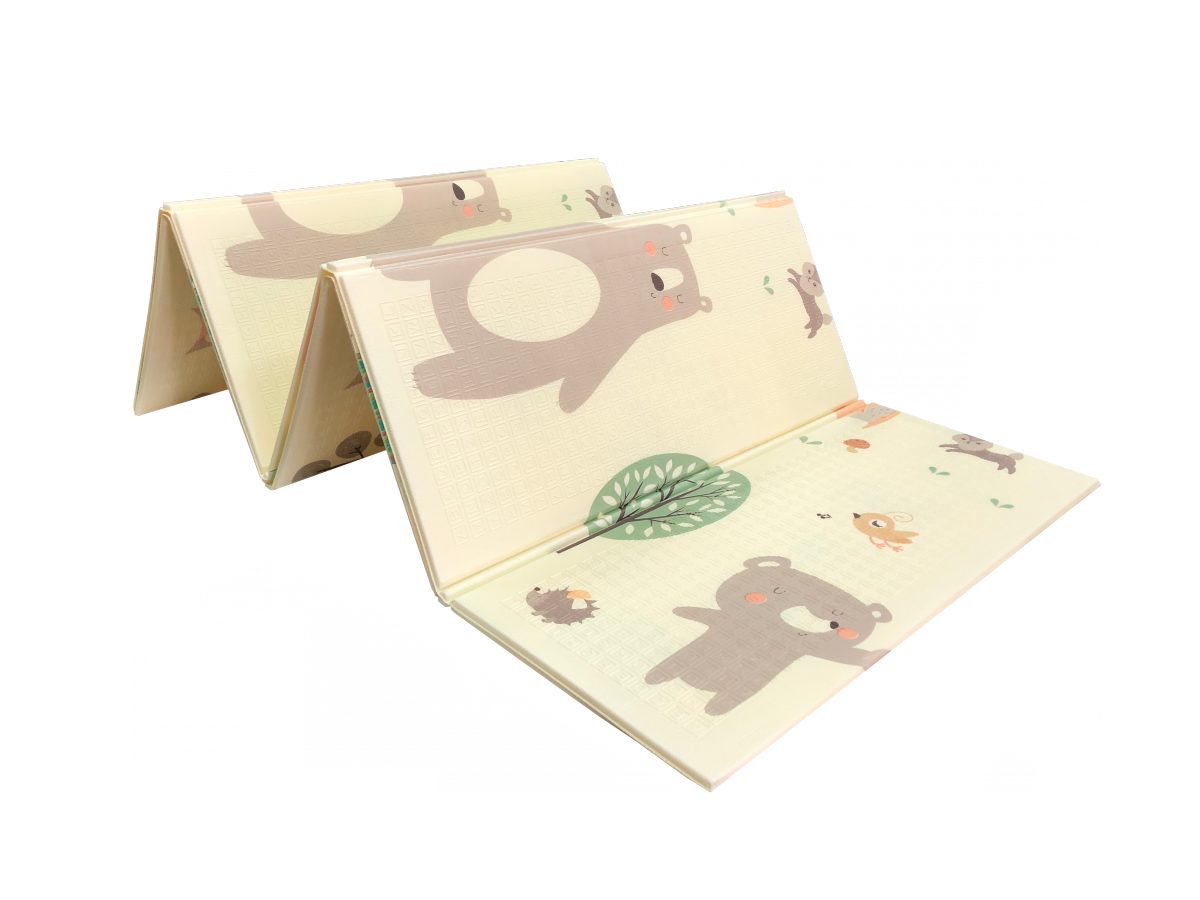 Двустранна подложка от пяна XXL - сгъваема 1 CM (гора с мече и коне)