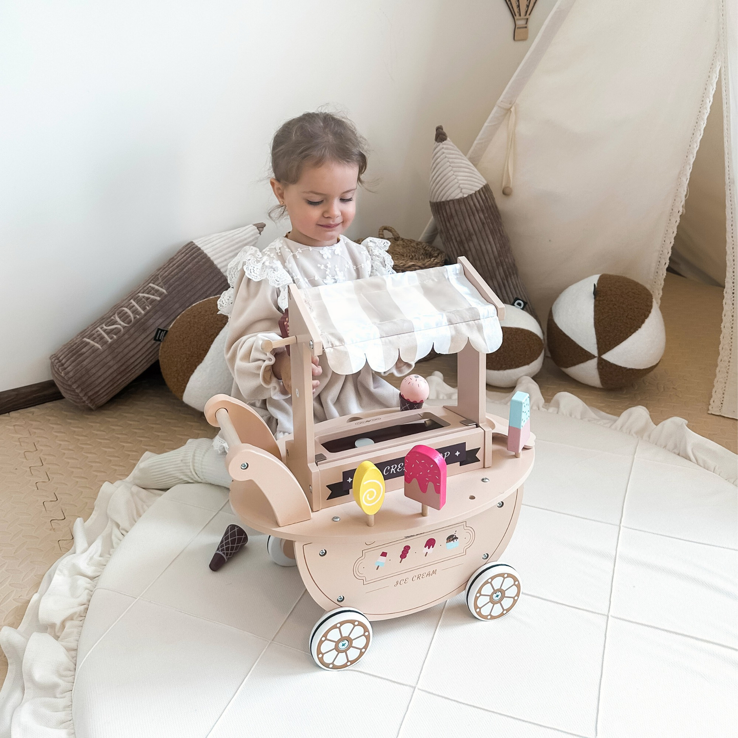 Дървен сладоледен салон за деца - количка на колела с аксесоари