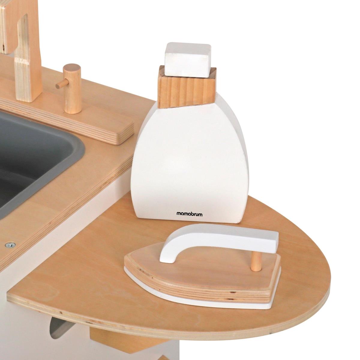 Дървена перална машина с ютия, кош и перилна течност