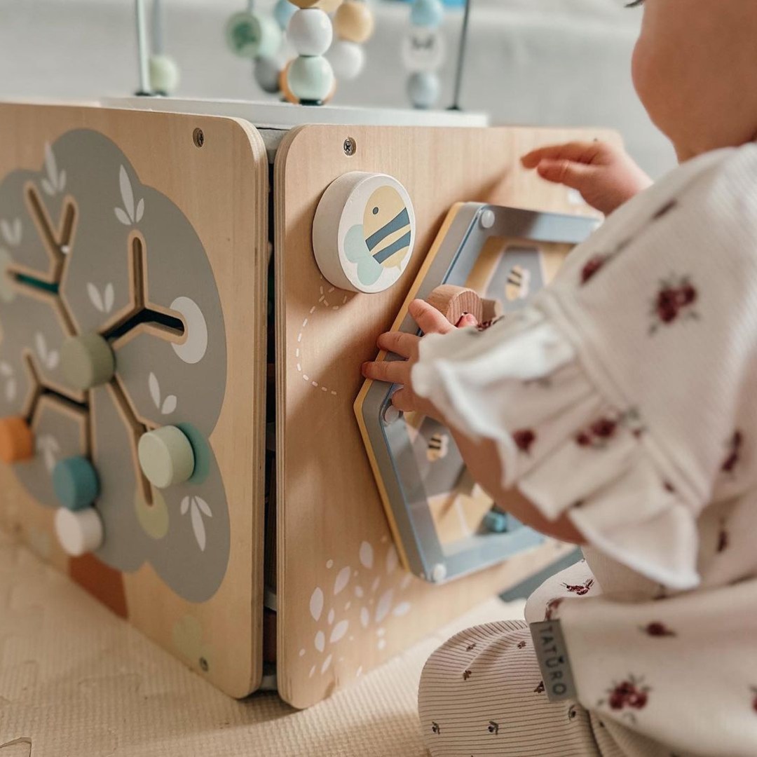 Голямо дървено кубче за занимания с примка - Монтесори