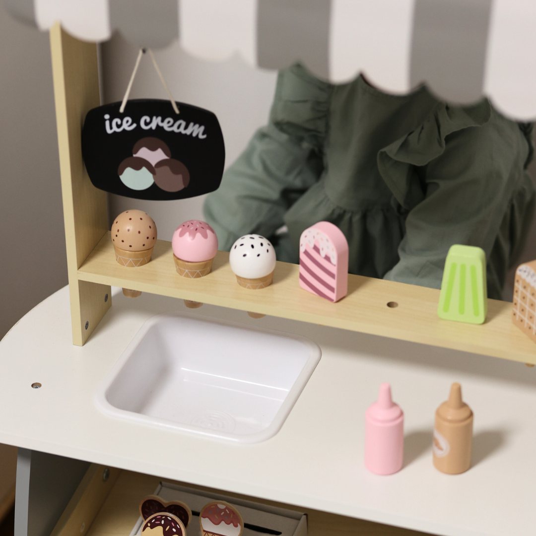 Дървен сладоледен салон на колела - количка за сладолед