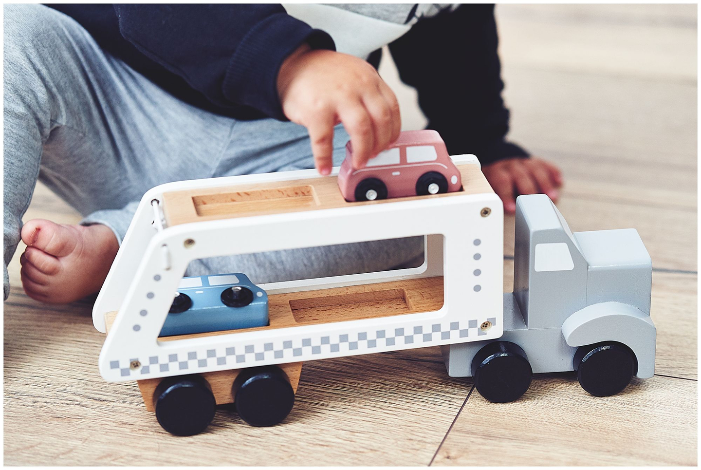 Дървен камион с ремарке с 4 автомобила