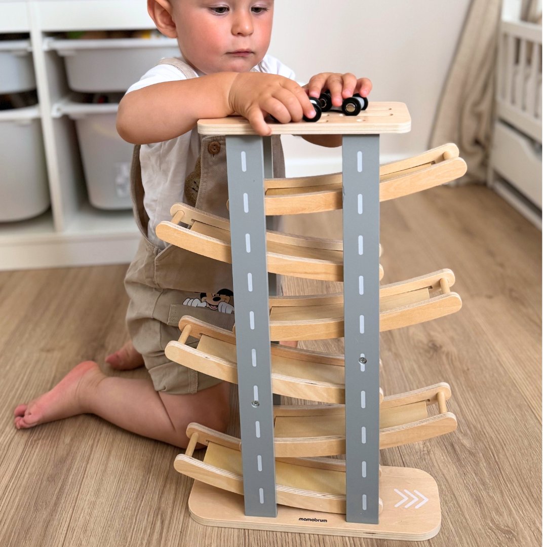 Дървена писта - пързалка за автомобили - 6 етажа