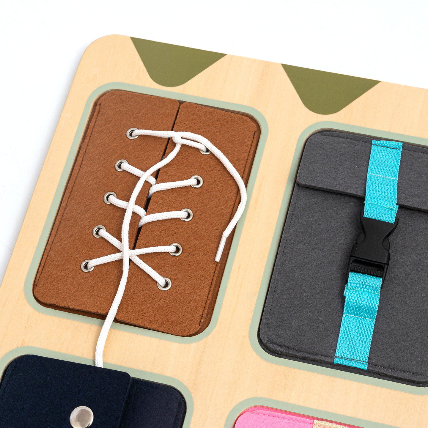 Дървена Монтесори манипулативна дъска – Сензорно обучение за самостоятелност - връзки, катарами, копчета, тик-так закопчалки, цип