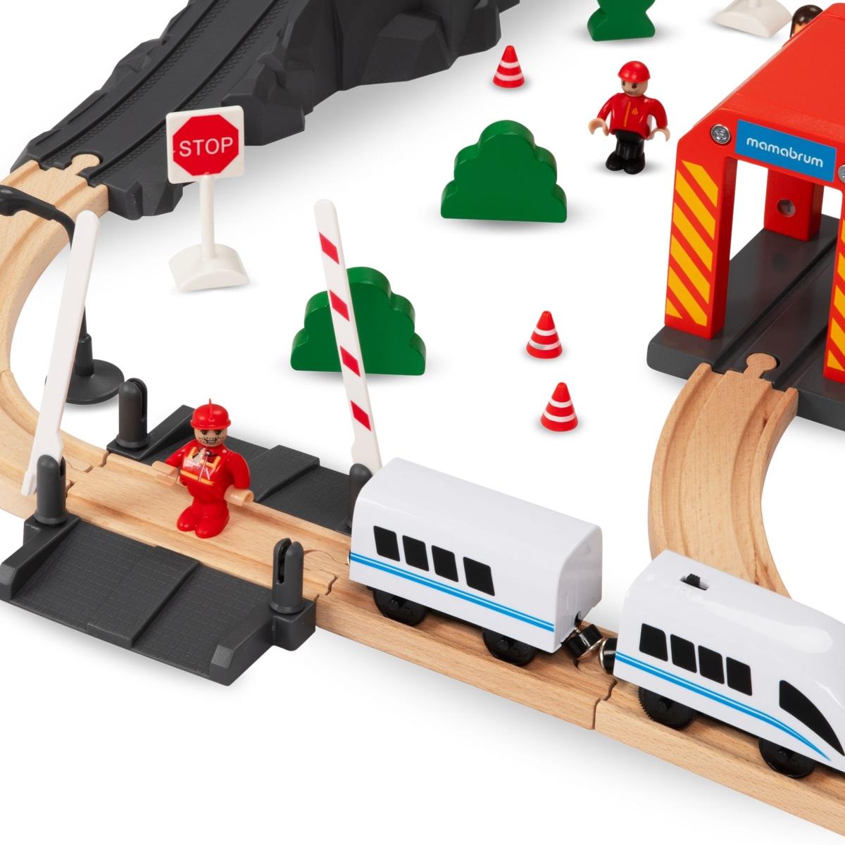 Дървен влак, влак на батерии - пожарна, релси, коли, мостове, бариера
