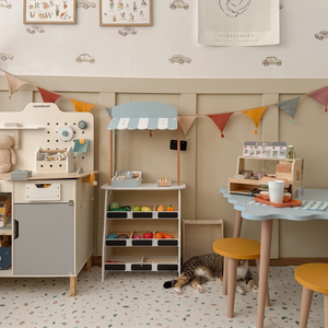 Магазин за зеленчуци - дървен щанд с щайги, касов апарат и терминал 