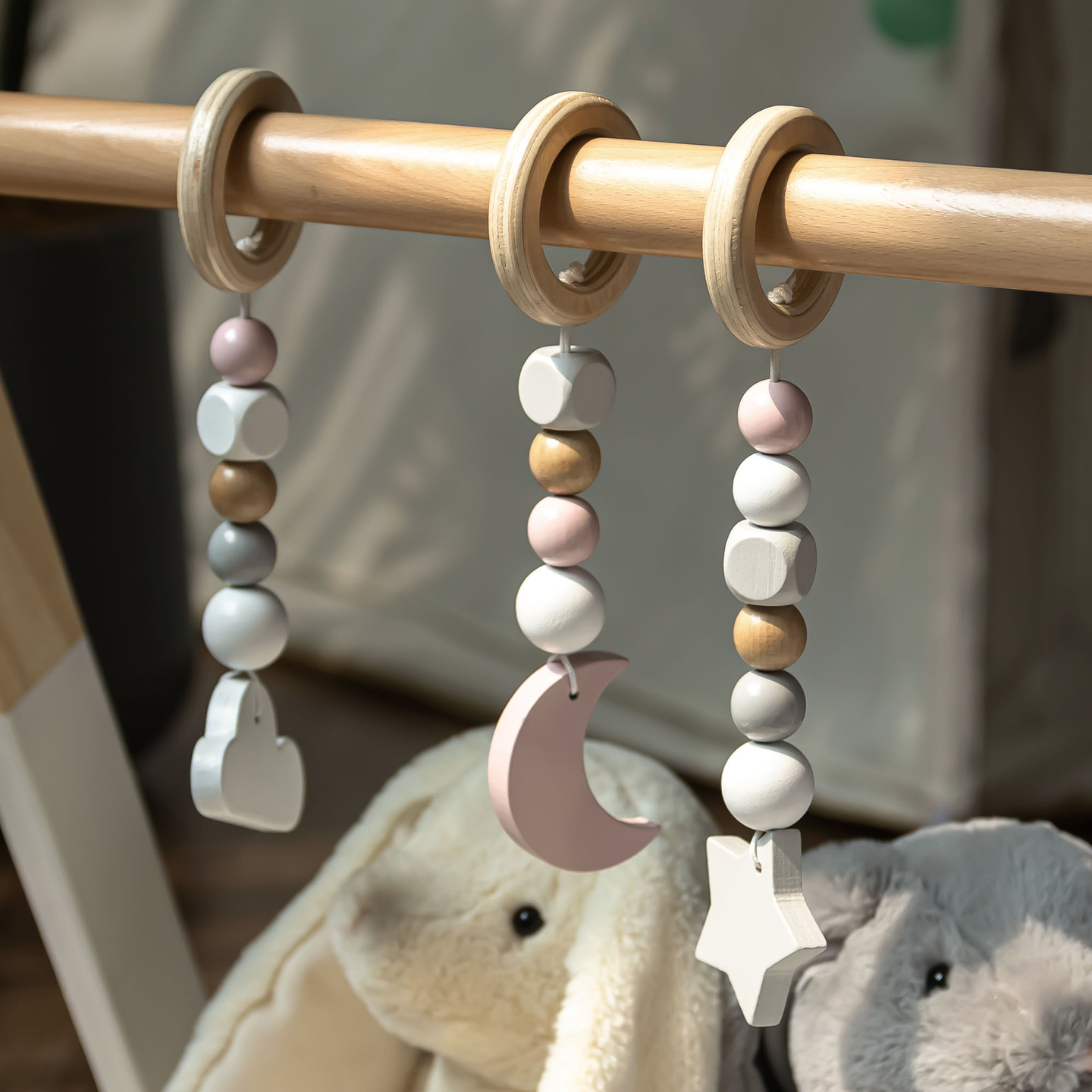 Дървена образователна стойка Baby Gym - бял цвят