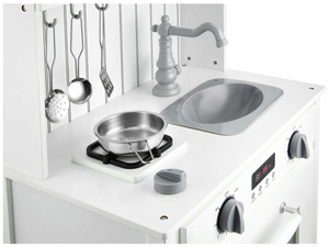 Бяла дървена кухня с престилка, аксесоари и LED лампа