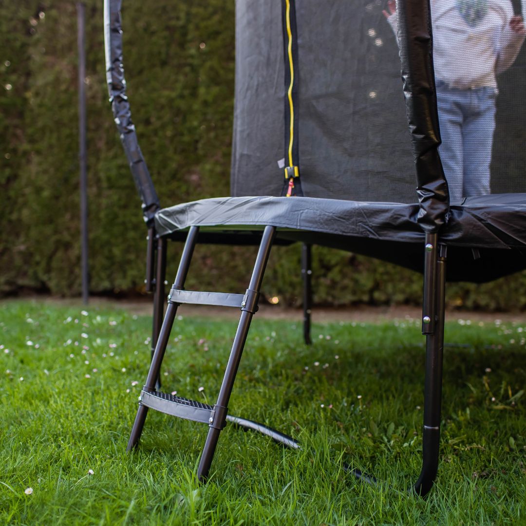 Детски градински батут HyperMotion - 244 см 8 фута - със стълба и вътрешна мрежа - за дома и градината