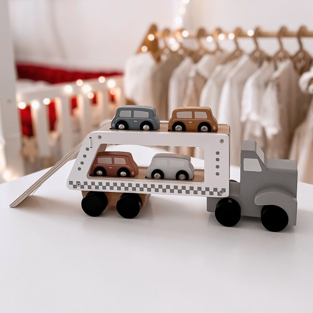 Дървен камион с ремарке с 4 автомобила