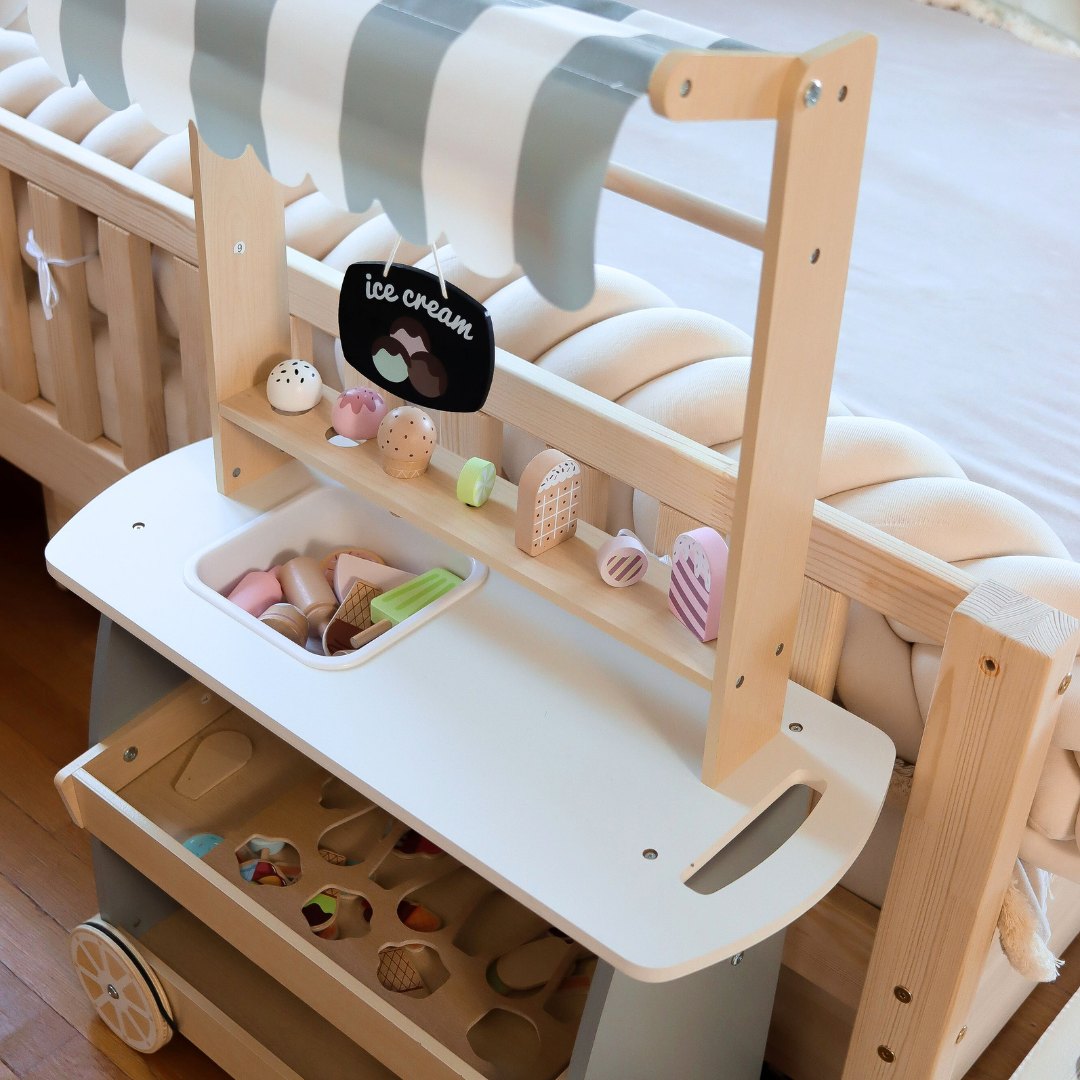 Дървен сладоледен салон на колела - количка за сладолед