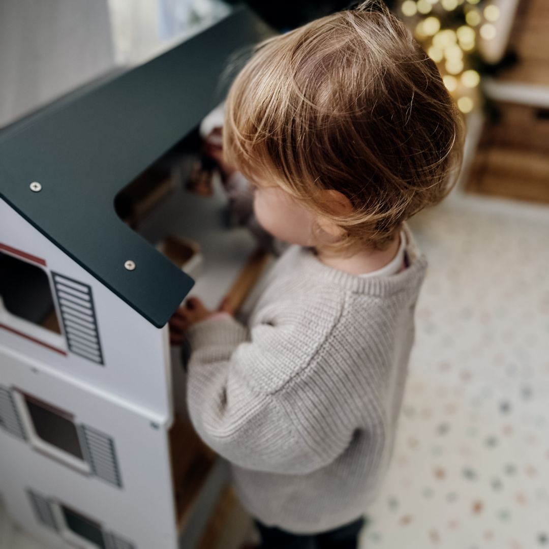 Бяла дървена къща за кукли с аксесоари 18 бр.