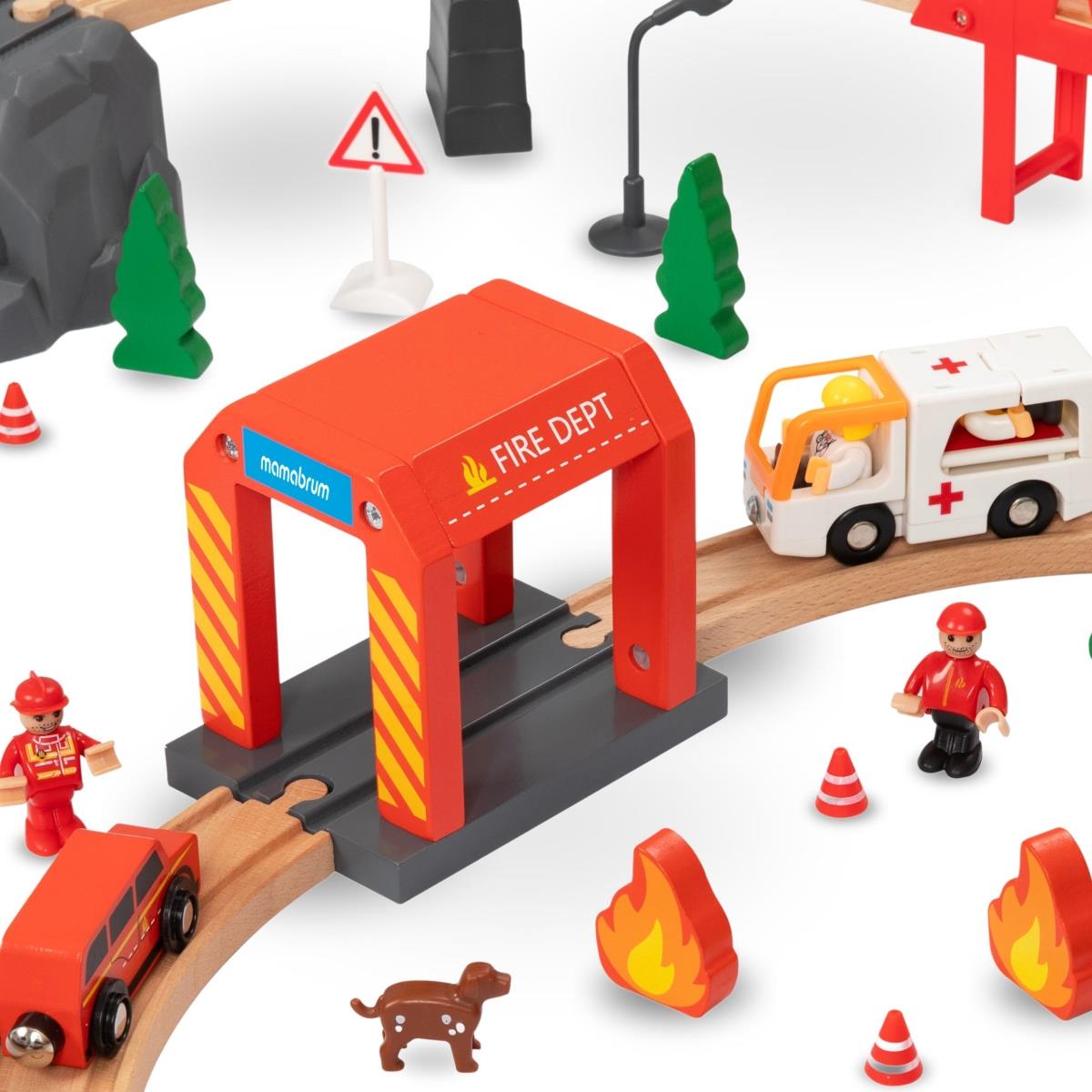 Дървен влак, влак на батерии - пожарна, релси, коли, мостове, бариера