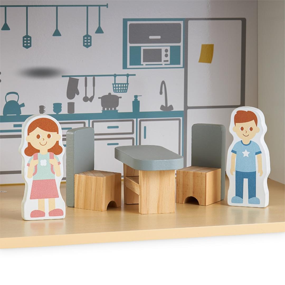 Бяла дървена къща за кукли с тераса и аксесоари