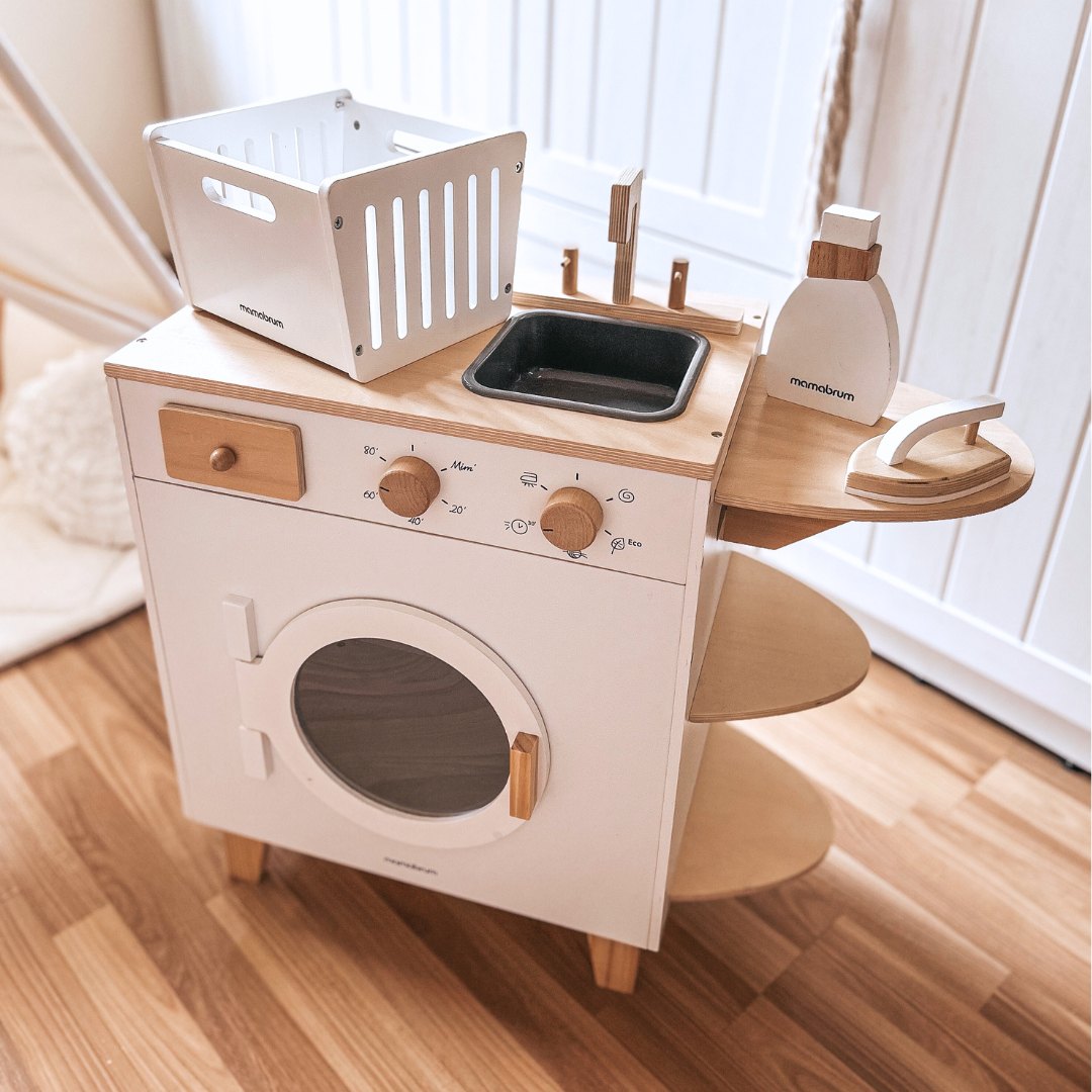 Дървена перална машина с ютия, кош и перилна течност