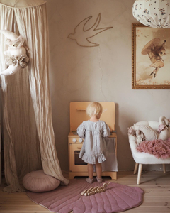 Дървена кухня с престилка, аксесоари и LED осветление