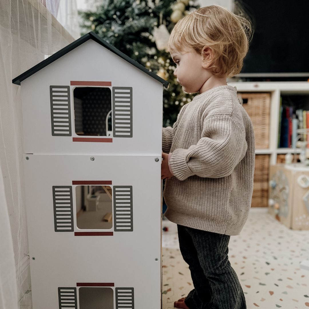 Бяла дървена къща за кукли с аксесоари 18 бр.