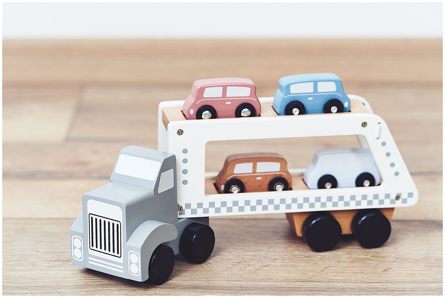 Дървен камион с ремарке с 4 автомобила