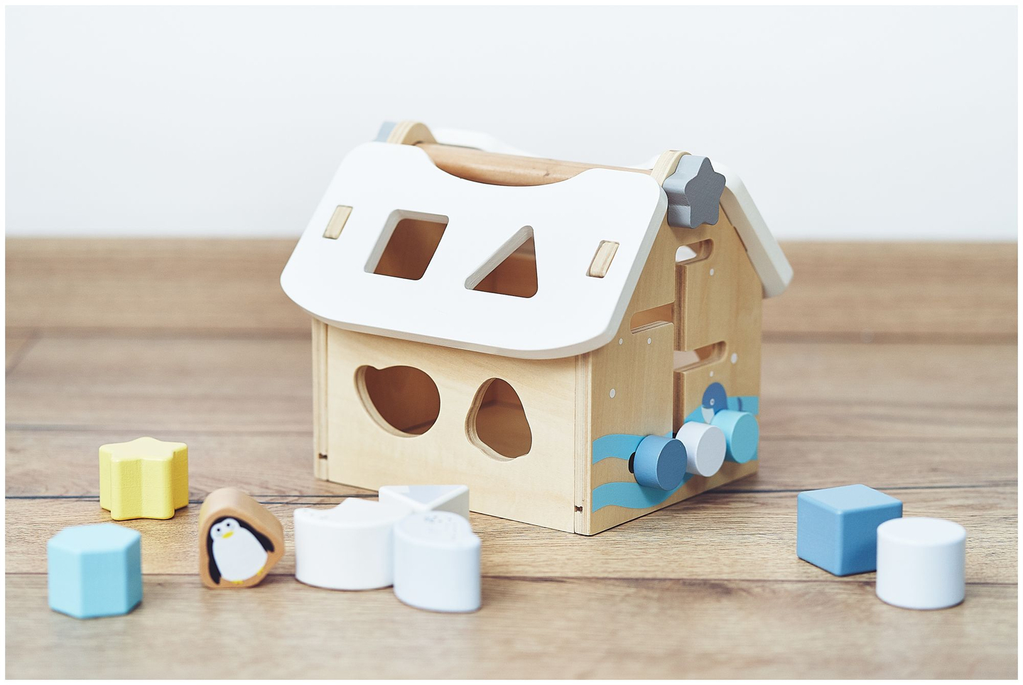 Сортер - образователна дървена къщичка с блокчета