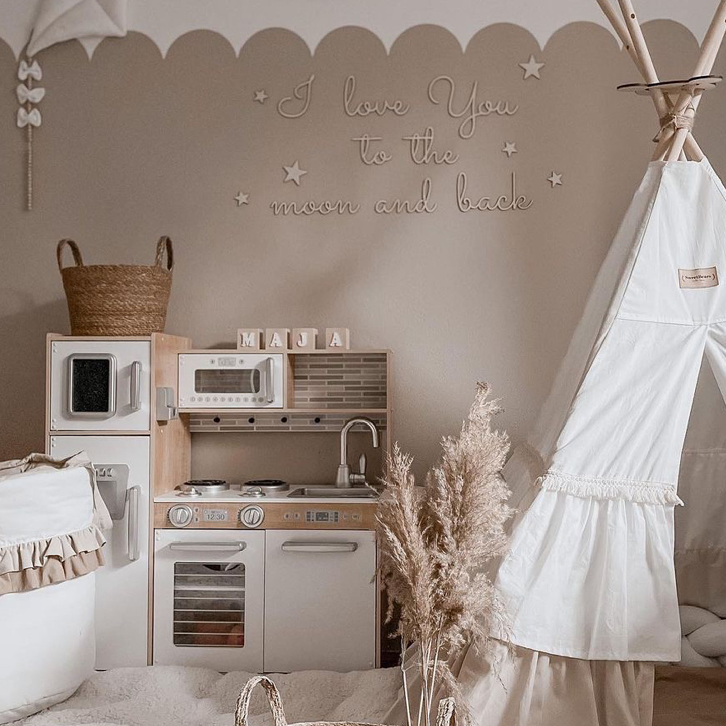 XXL дървена кухня с LED осветление, престилка и аксесоари