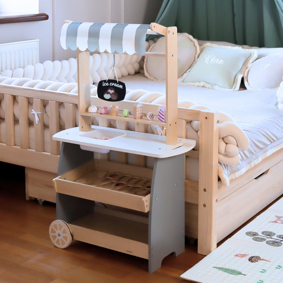 Дървен сладоледен салон на колела - количка за сладолед