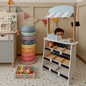 Магазин за зеленчуци - дървен щанд с щайги, касов апарат и терминал 