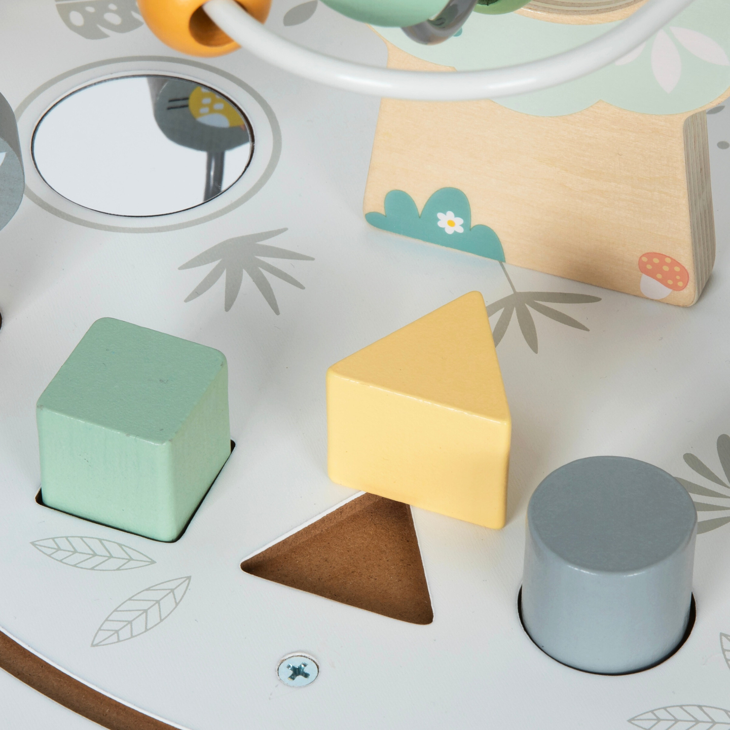 Дървена кръгла образователна маса с магнитно влакче и пускач за мъниста