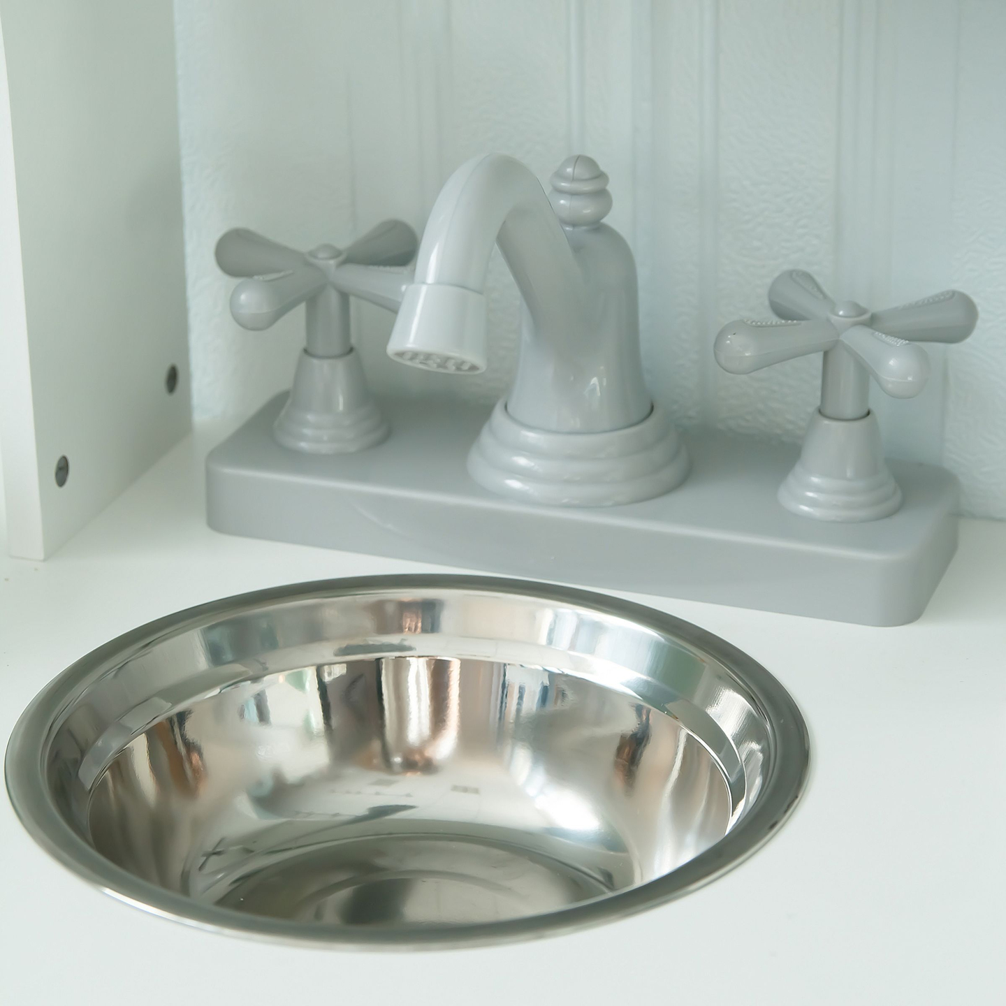 Дървена детска кухня с микровълнова печка