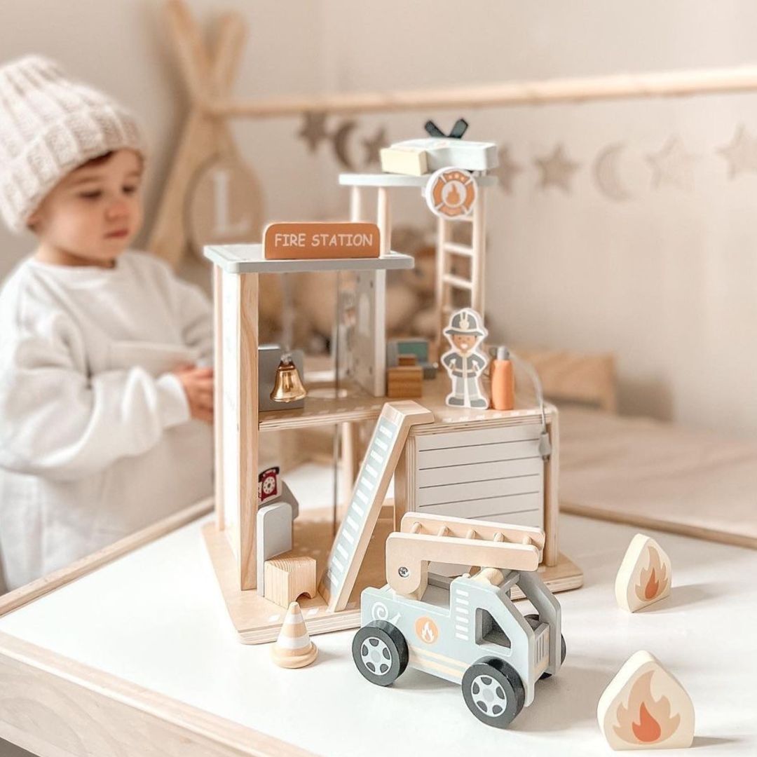 Дървена пожарна станция с аксесоари, пожарна команда