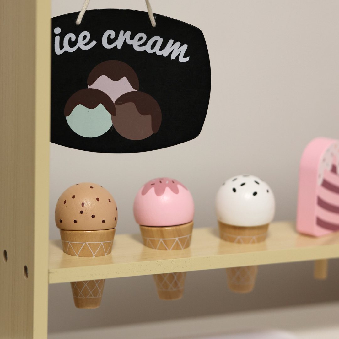 Дървен сладоледен салон на колела - количка за сладолед