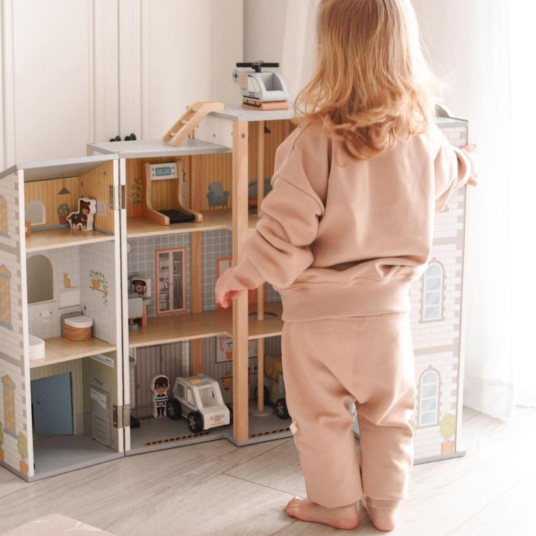 Голяма сгъваема пожарна с полицейски участък - дървен комплект. Пожарна и полицейски участък с аксесоари.