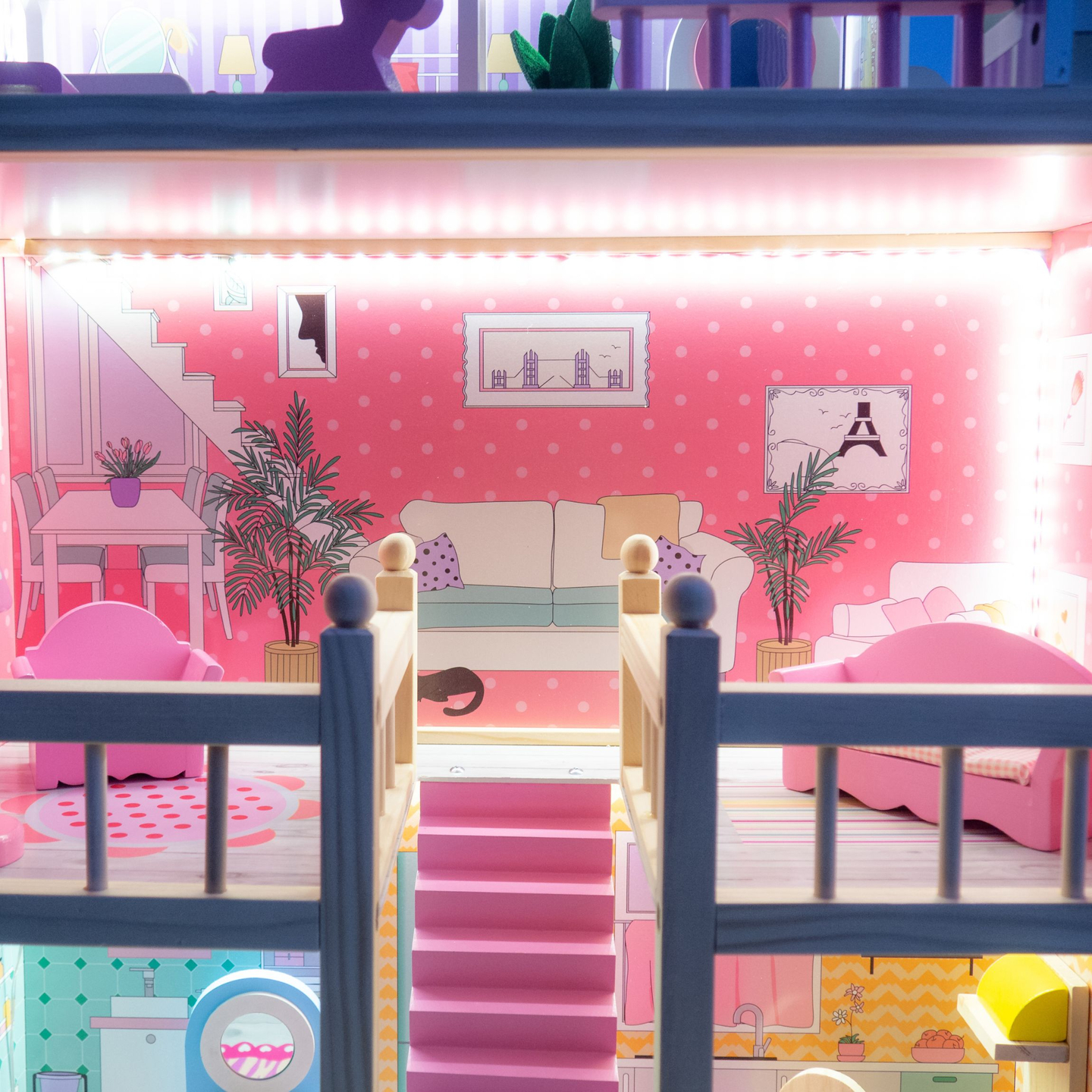 Голяма дървена 3-етажна къща за кукли с тераса, комплект мебели и LED осветление!