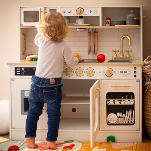 Интерактивна XXL дървена кухня с аксесоари и LED осветление - на две нива