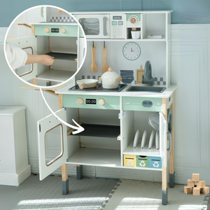 Интерактивна кухня с перална машина, съдомиялна машина и табло с тебешир