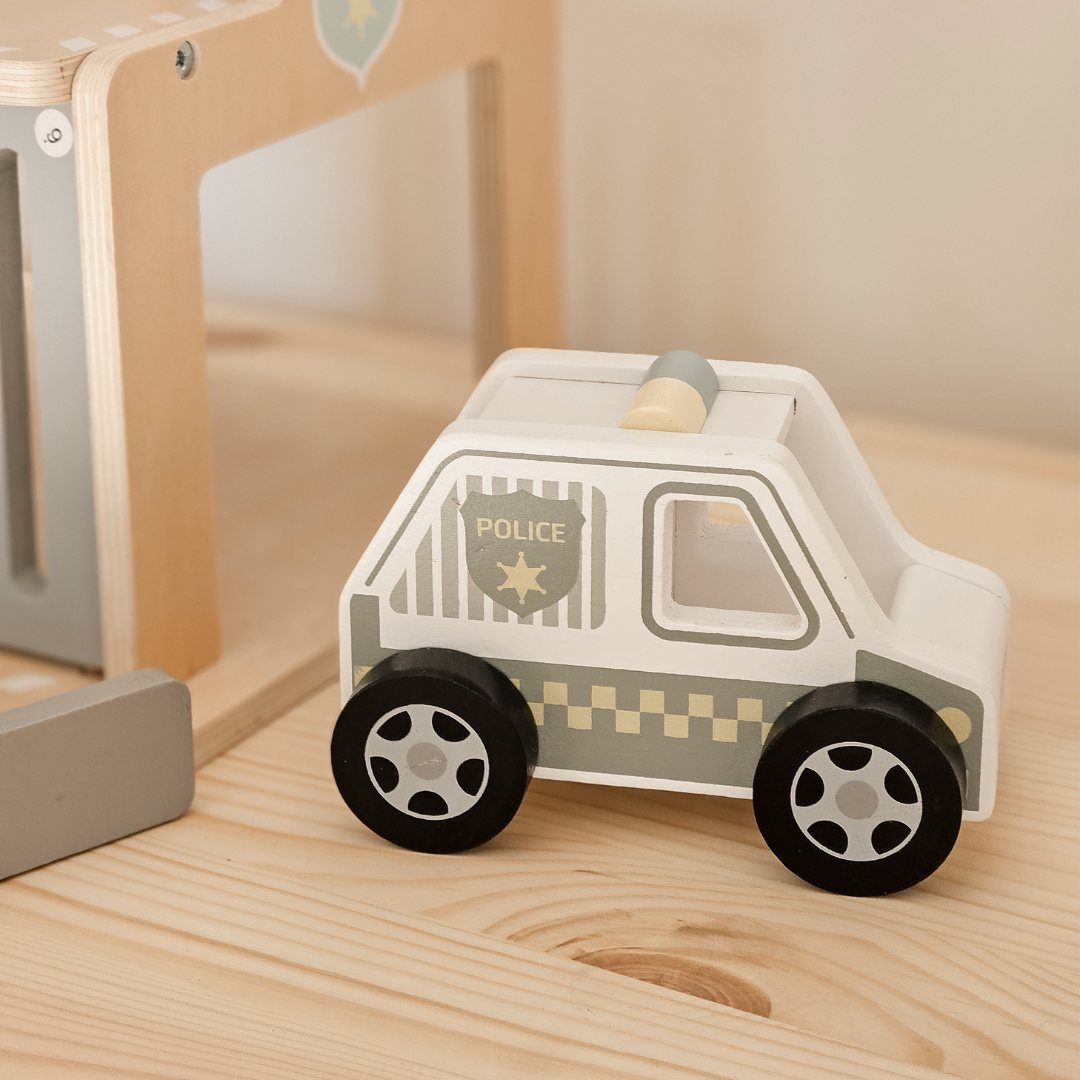 Дървен полицейски участък с аксесоари