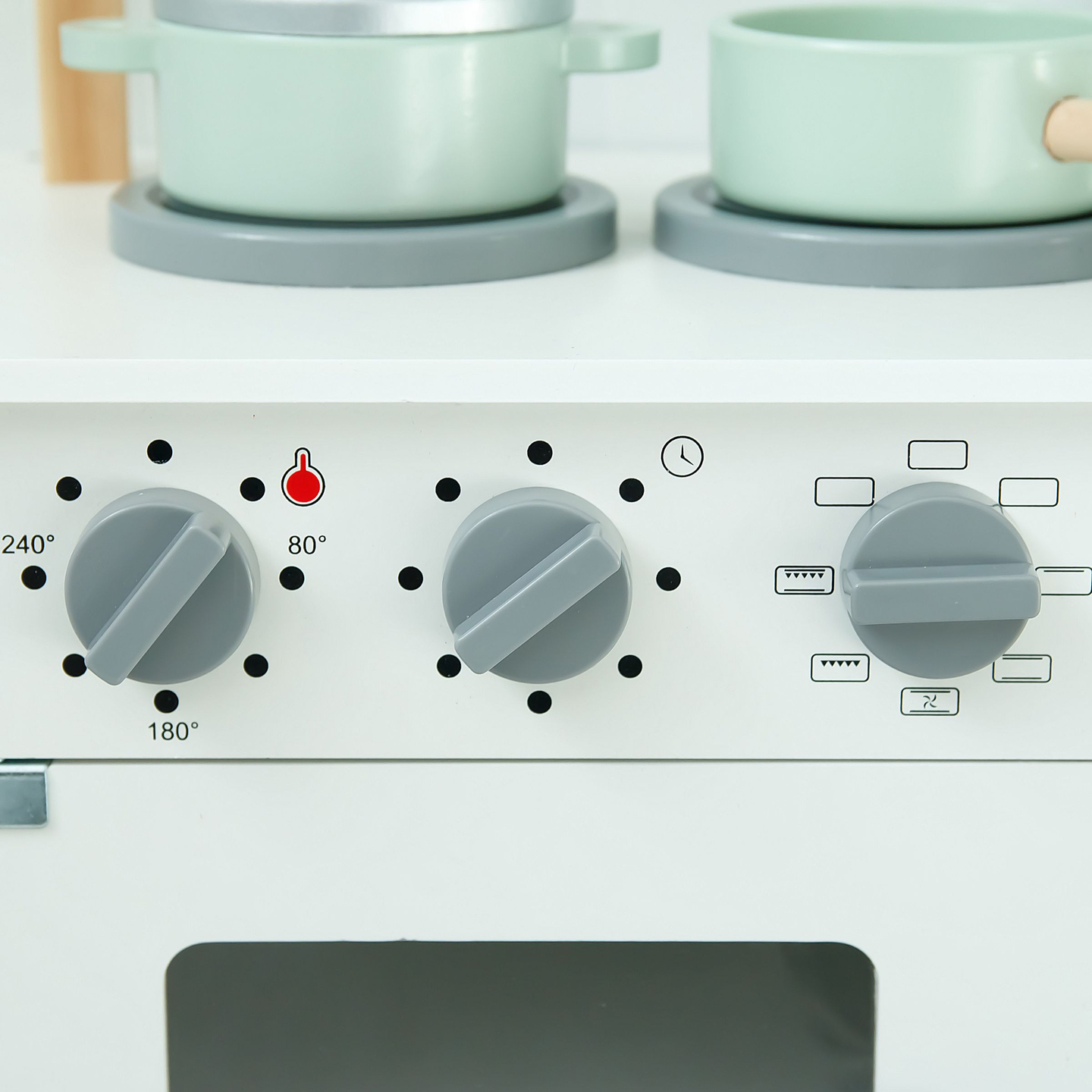 Дървена детска кухня с микровълнова печка