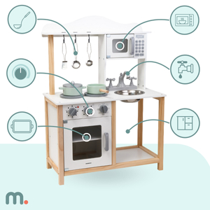 Дървена детска кухня с микровълнова печка